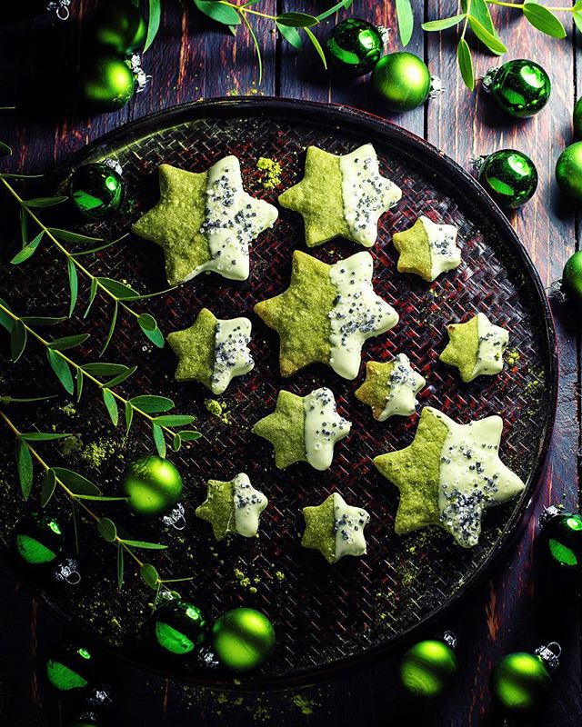Festive matcha star cookies with white chocolate and green ornaments create a warm, cheerful holiday scene. Ideal for baking promotions.