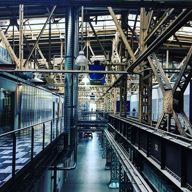 An industrial building interior showcases metal beams and pipes, creating a modern architectural space.