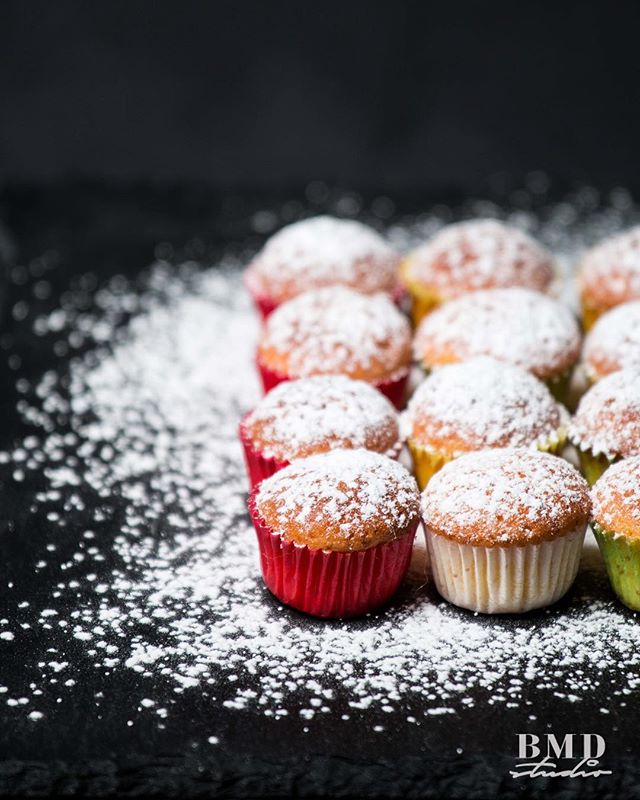 A close-up view of cupcakes dusted with powdered sugar, perfect for dessert or bakery-themed content.