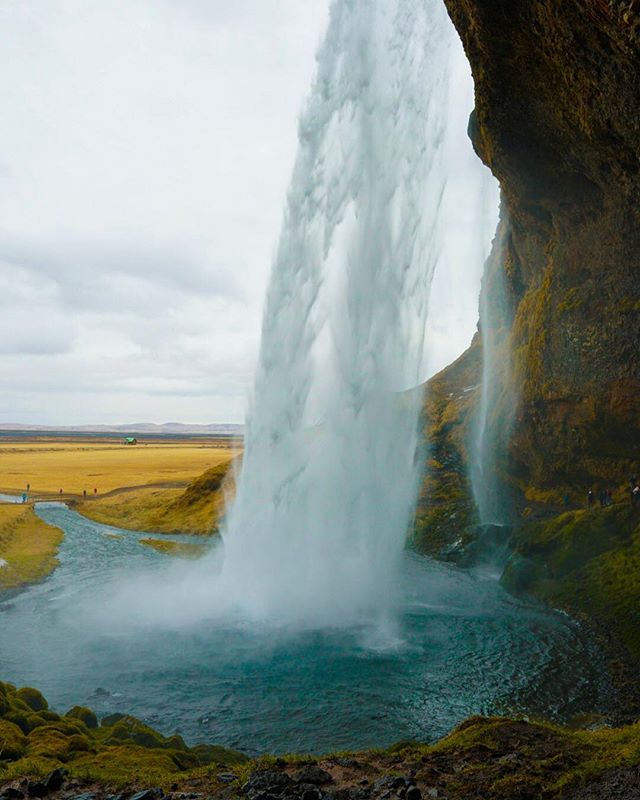 Breathtaking view of the majestic Seljalandsfoss waterfall cascading in Iceland, a serene natural landscape.