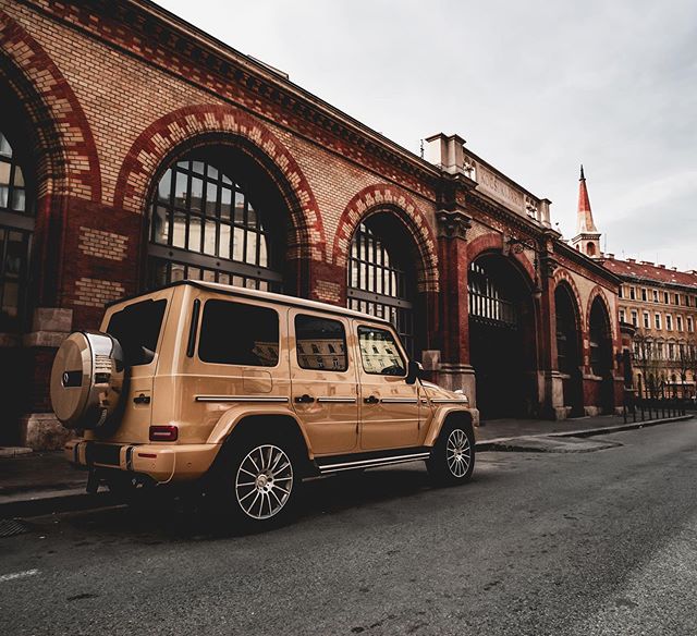 Mercedes Benz G Wagon City Street Architecture