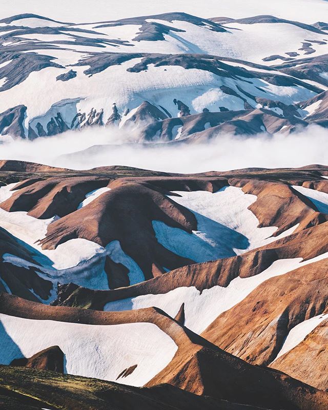 A scenic view of snow-covered mountains creating a tranquil landscape perfect for travel and adventure.